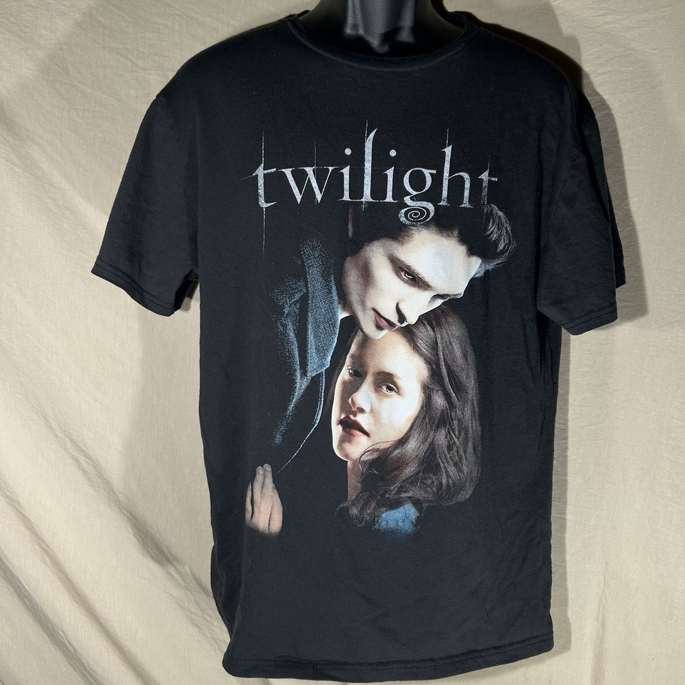 2023 Twilight Movie T-Shirt Mens Size Large Black Edward Cullen Bella Swan